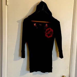 Women’s Southern Thread half sleeve pullover.